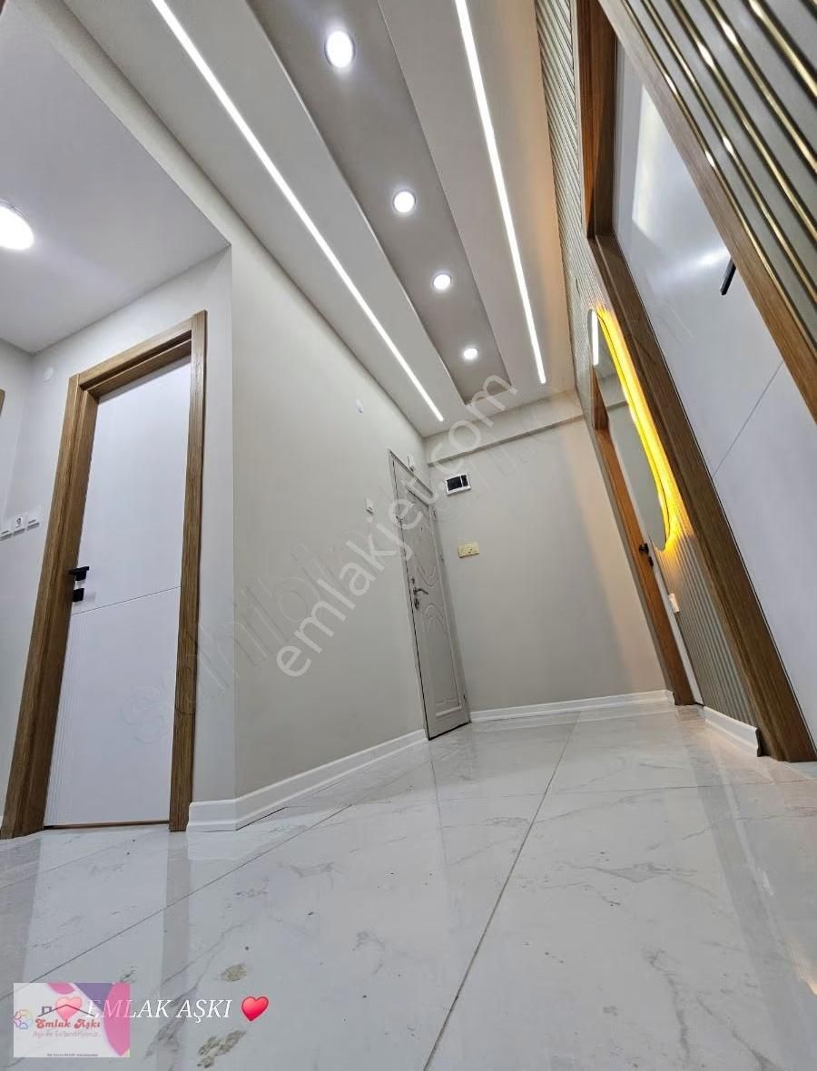 Dokuma Özgürlük Güzeli Cadde Üzerinde Asansörlü - Görsel 26