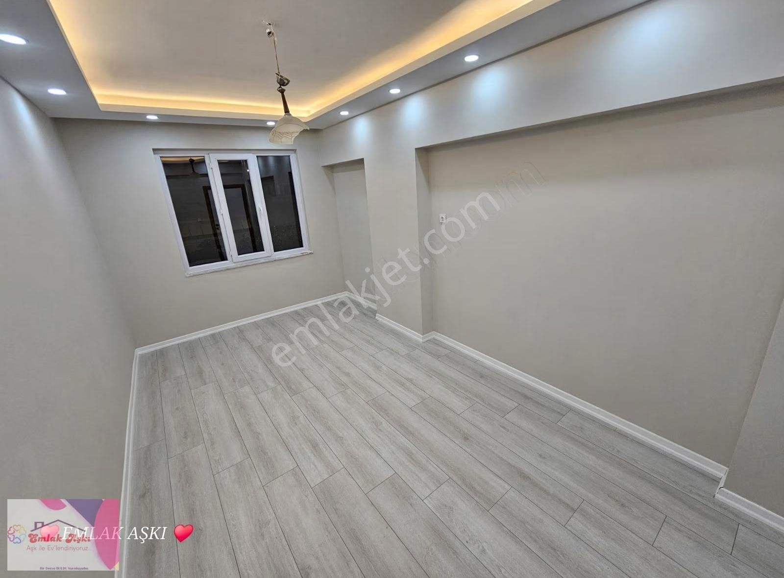 Dokuma Özgürlük Güzeli Cadde Üzerinde Asansörlü - Görsel 19