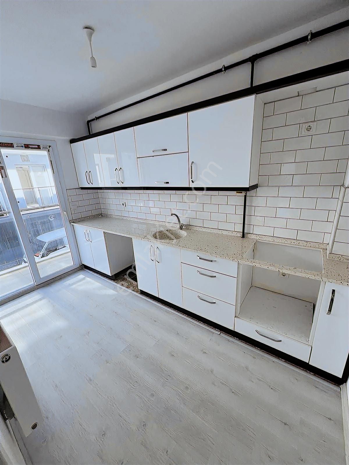 Sıfır 2+1 Kapalı Mutfak Ara Kat