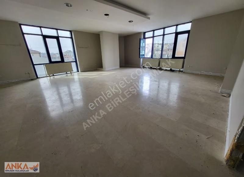 Ümraniye Merkezde, Ana Cadde Cepheli, 160m² Kiralık Dükkan