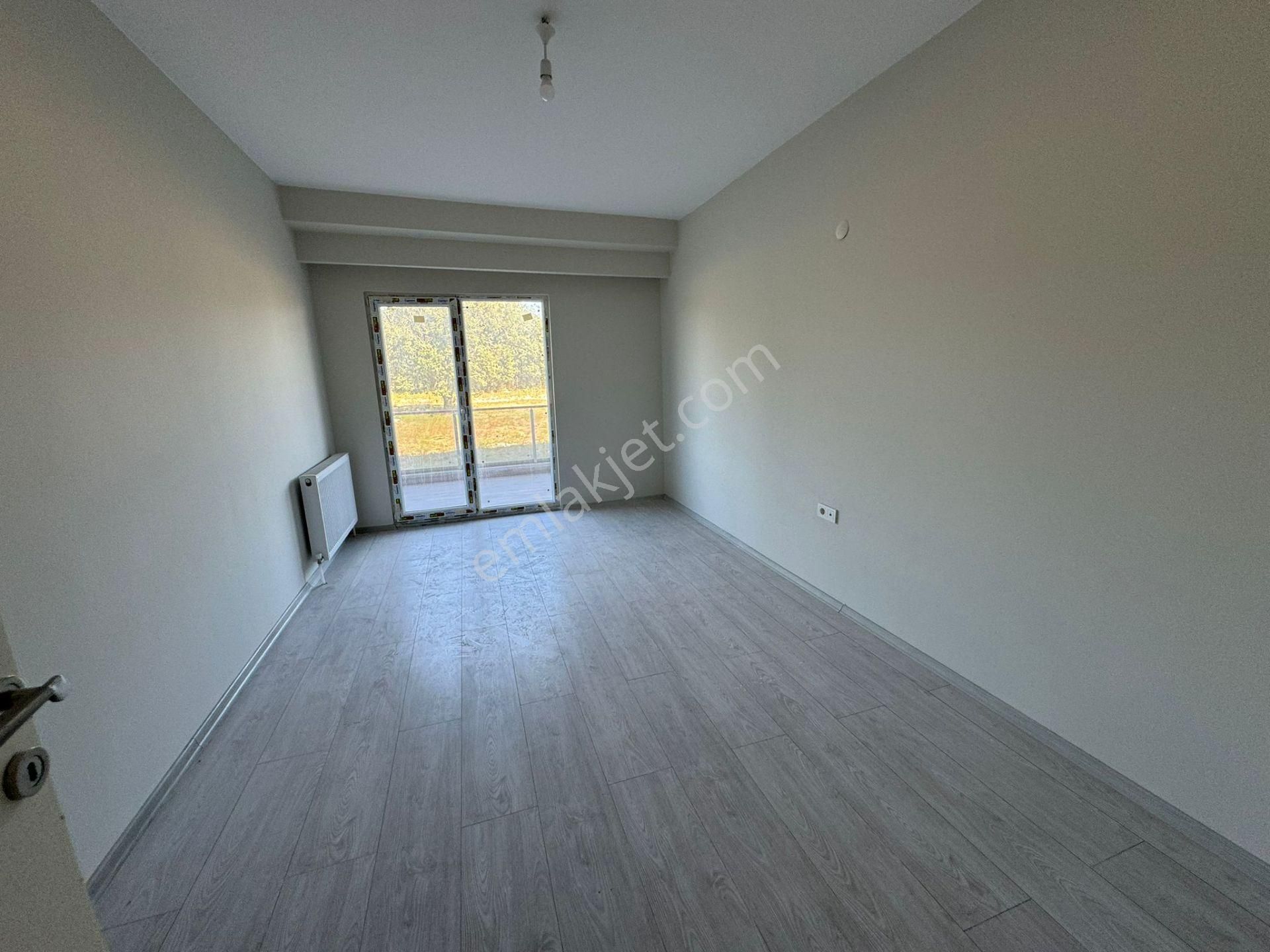 Çerkezköy Tepe'de '' Yusuf Şener Orta Okul Yanı'' Site İçerisinde Kiralık 4+1 - Görsel 8