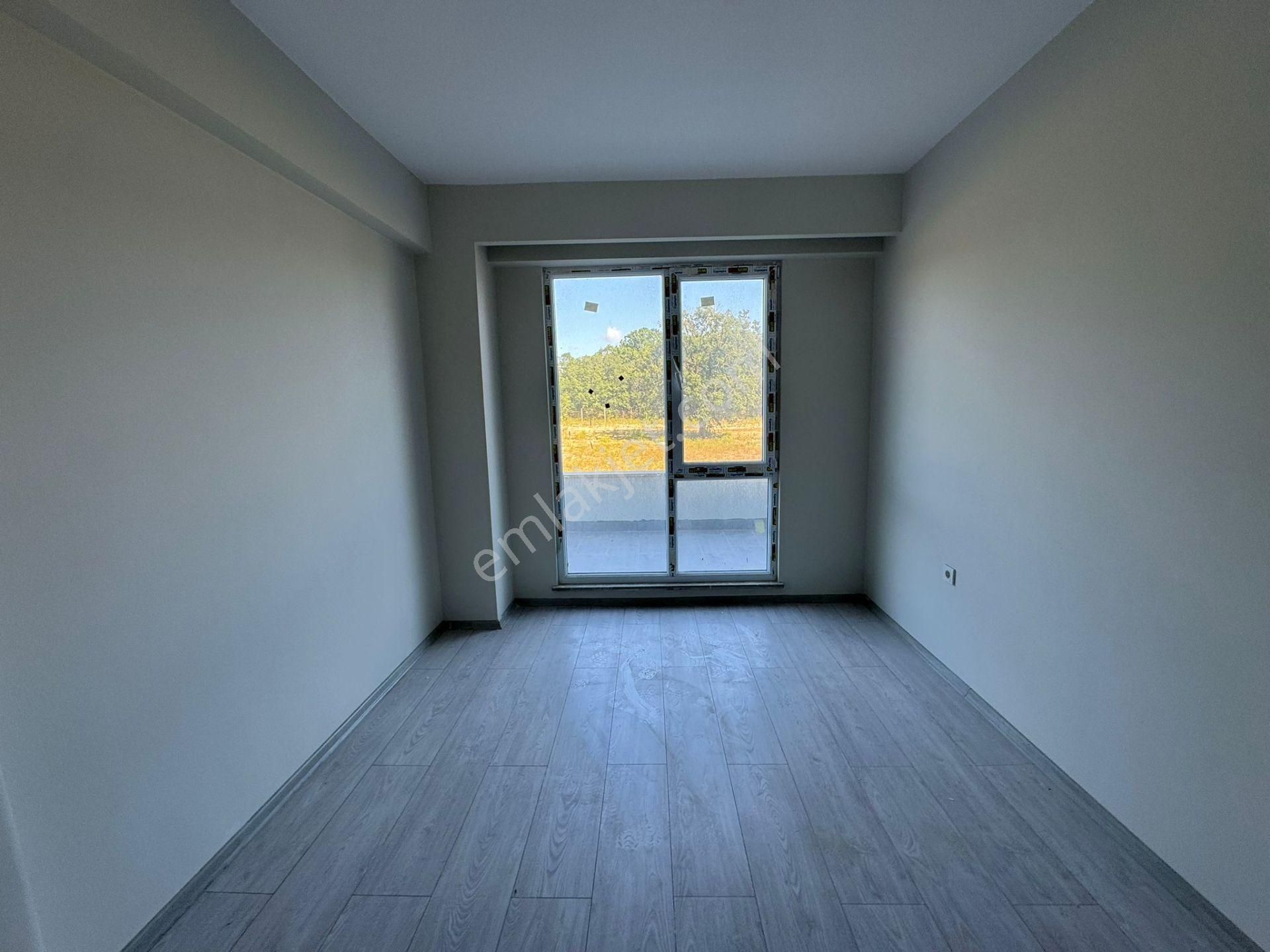 Çerkezköy Tepe'de '' Yusuf Şener Orta Okul Yanı'' Site İçerisinde Kiralık 4+1 - Görsel 7