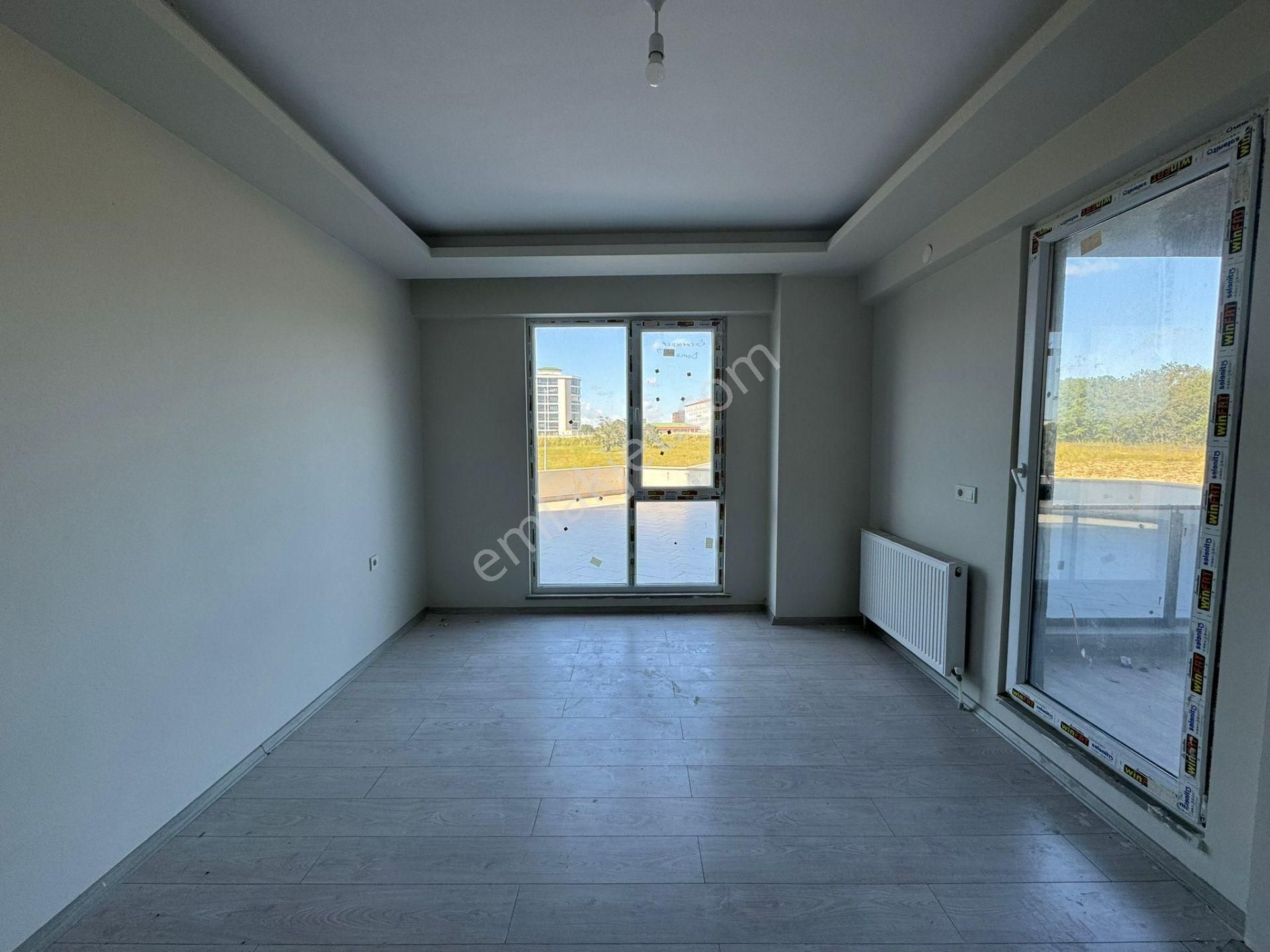 Çerkezköy Tepe'de '' Yusuf Şener Orta Okul Yanı'' Site İçerisinde Kiralık 4+1 - Görsel 2