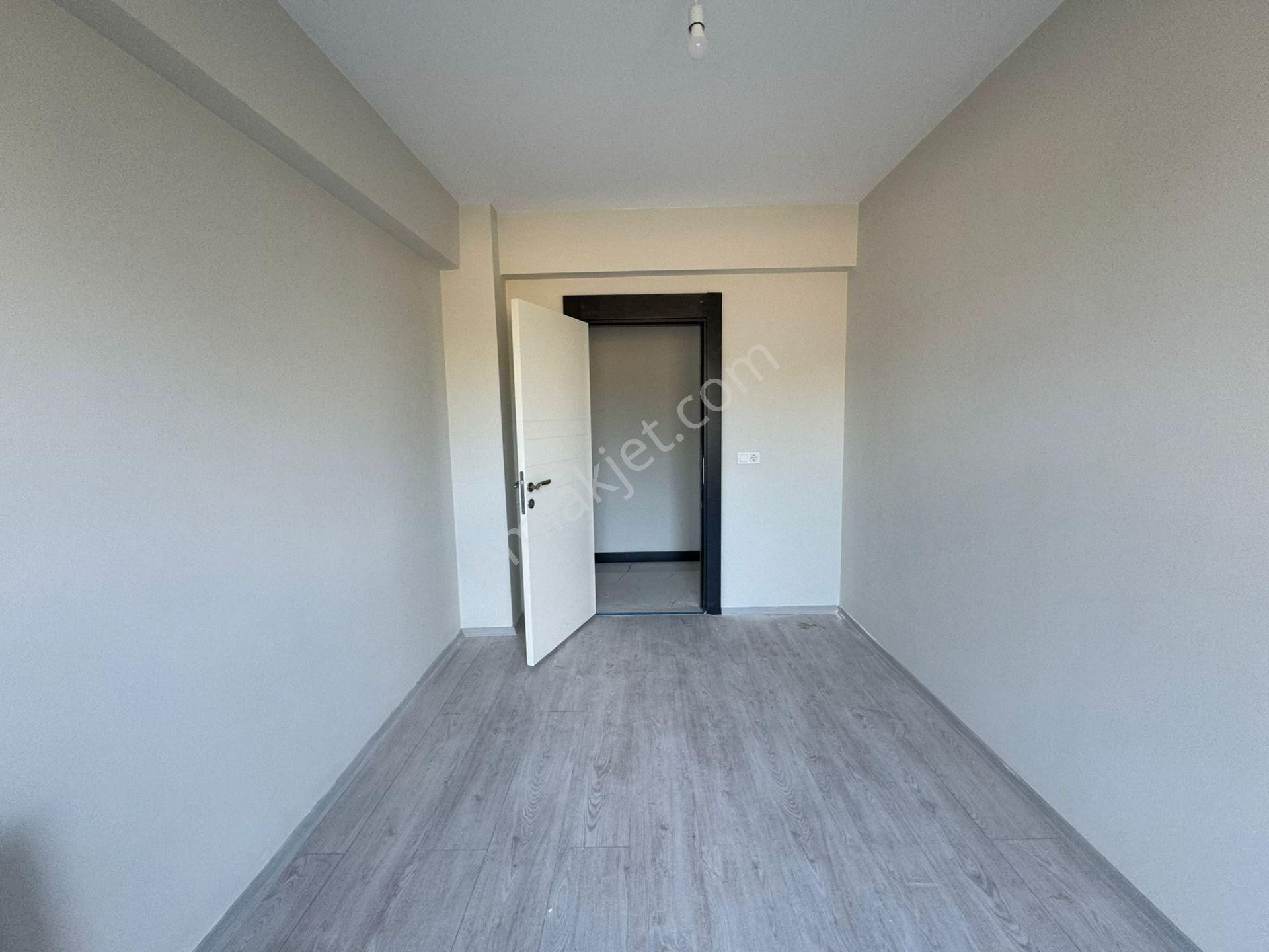 Çerkezköy Tepe'de '' Yusuf Şener Orta Okul Yanı'' Site İçerisinde Kiralık 4+1 - Görsel 9