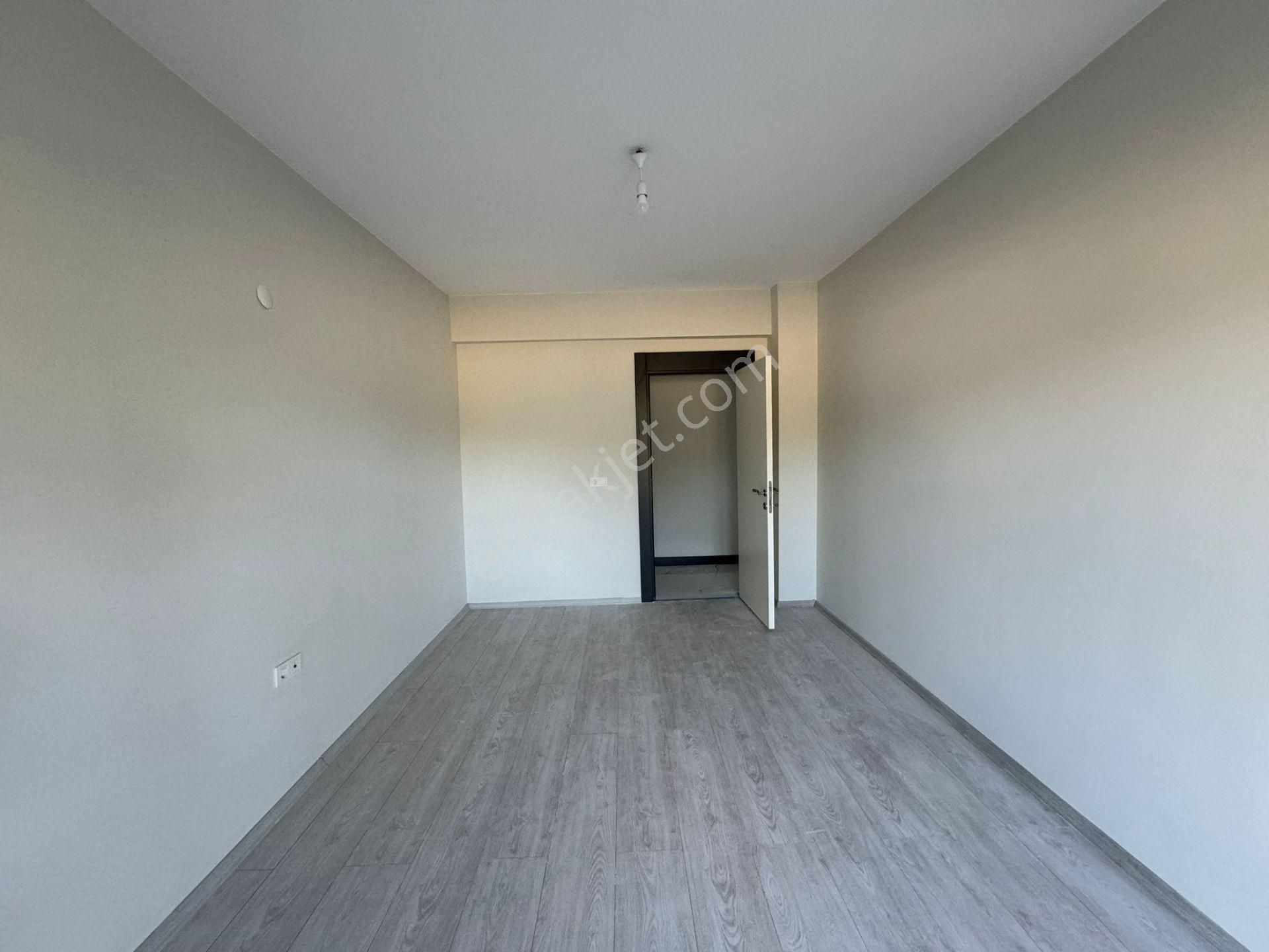 Çerkezköy Tepe'de '' Yusuf Şener Orta Okul Yanı'' Site İçerisinde Kiralık 4+1 - Görsel 11