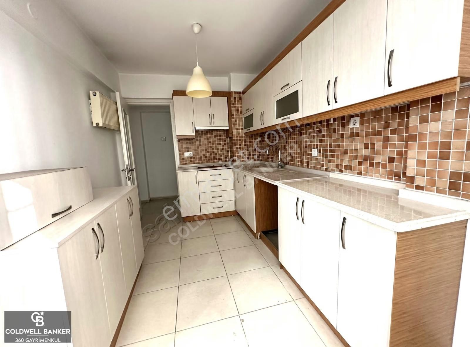 Karşıyaka Bostanlı'da Kiralık 3+1 Bakımlı Daire - Görsel 2