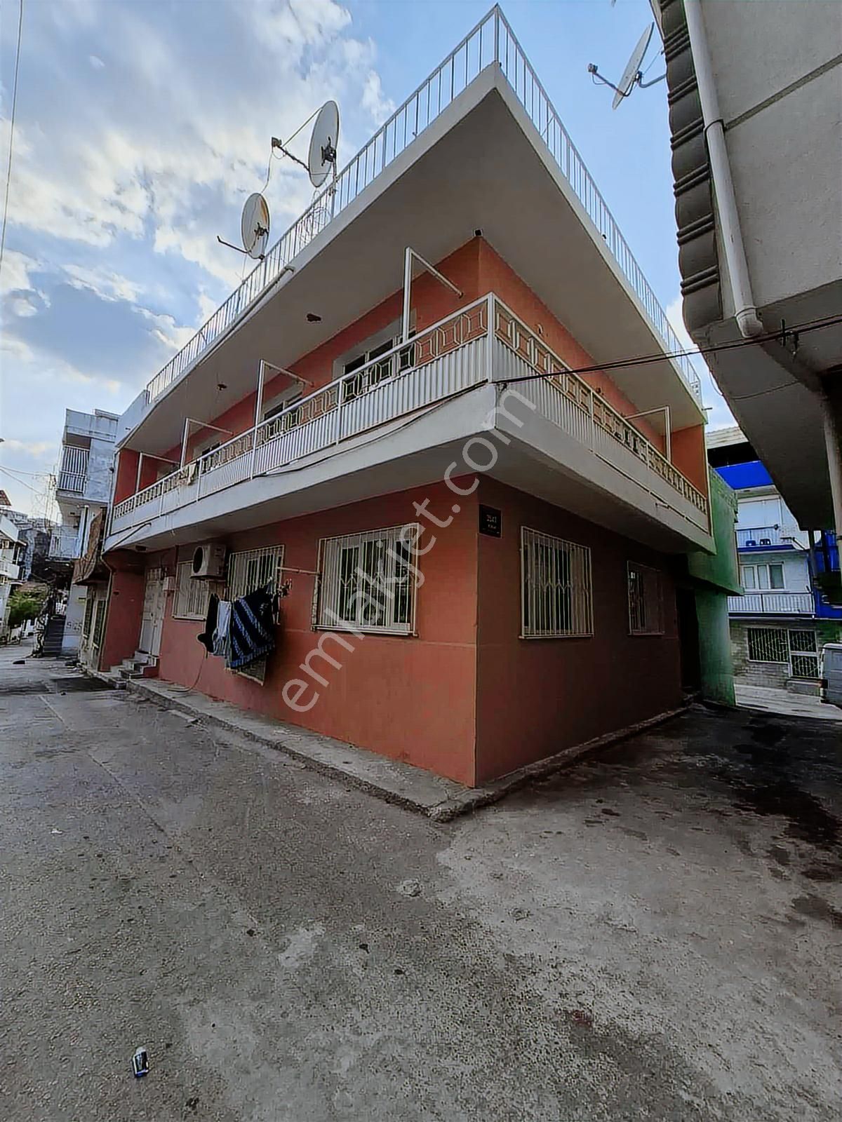 Konak Gürçeşme,iğdelidurak.üst Sokağında//teraslı,89m2/2katlı Ev