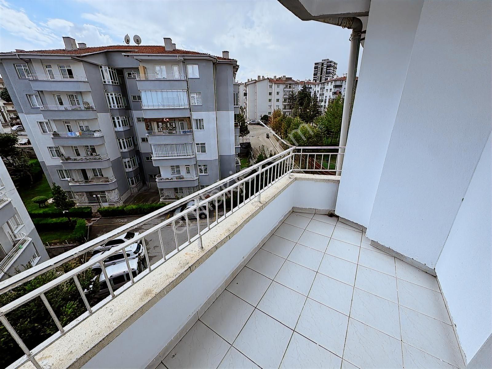 Sincan 12.cadde'de 3+1 Sitede Geniş Park Cepheli Kiralık Daire - Görsel 29