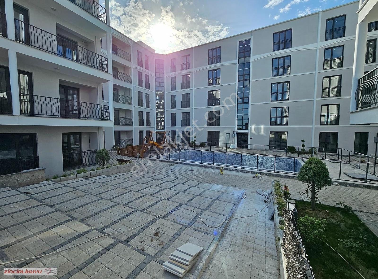 Kentmeydanı Güvenlikli Sitede Önüaçık Otoparklı 3+1 Çatı Dubleks - Görsel 9