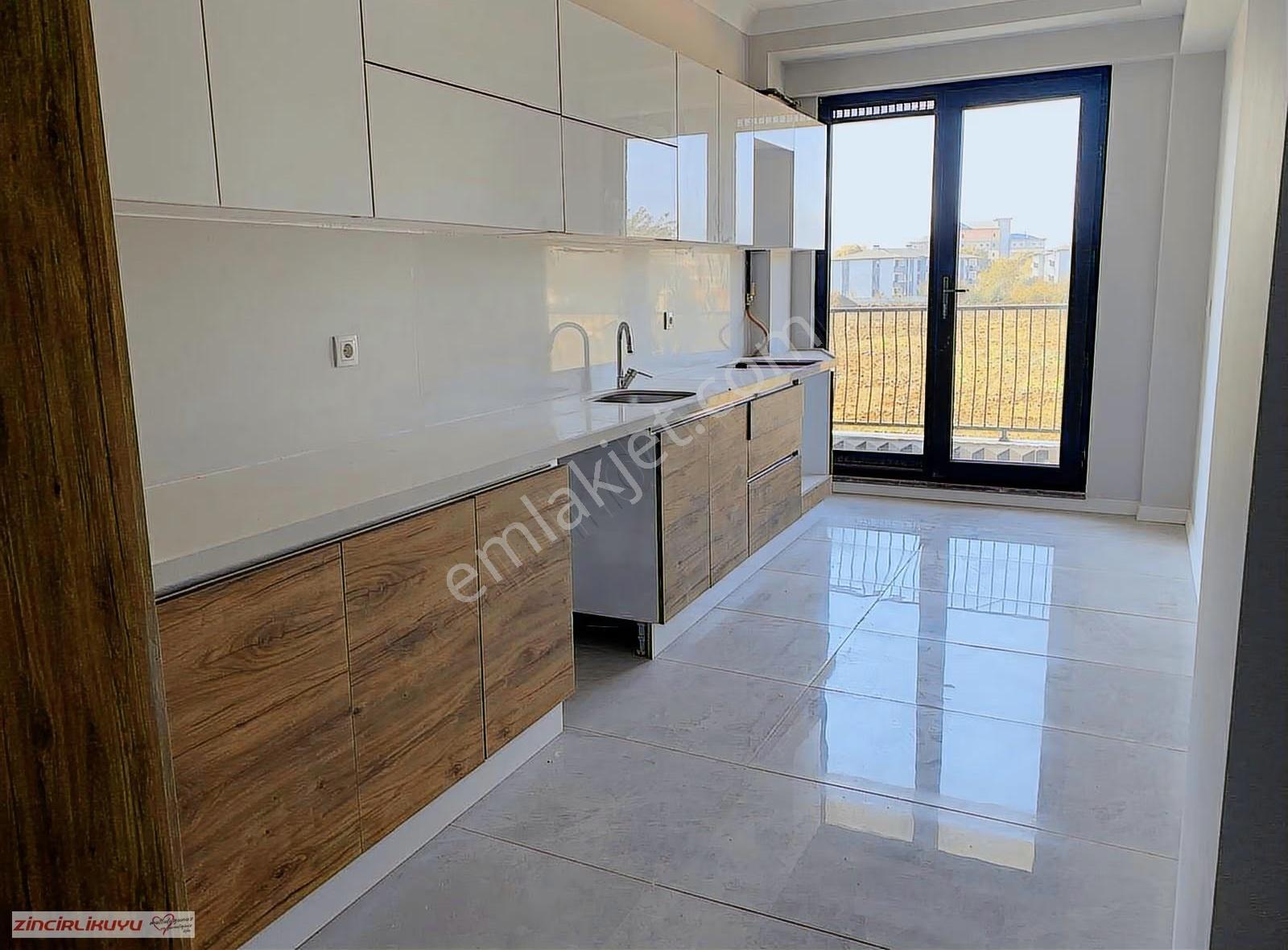 Kentmeydanı Güvenlikli Sitede Önüaçık Otoparklı 3+1 Çatı Dubleks - Görsel 16