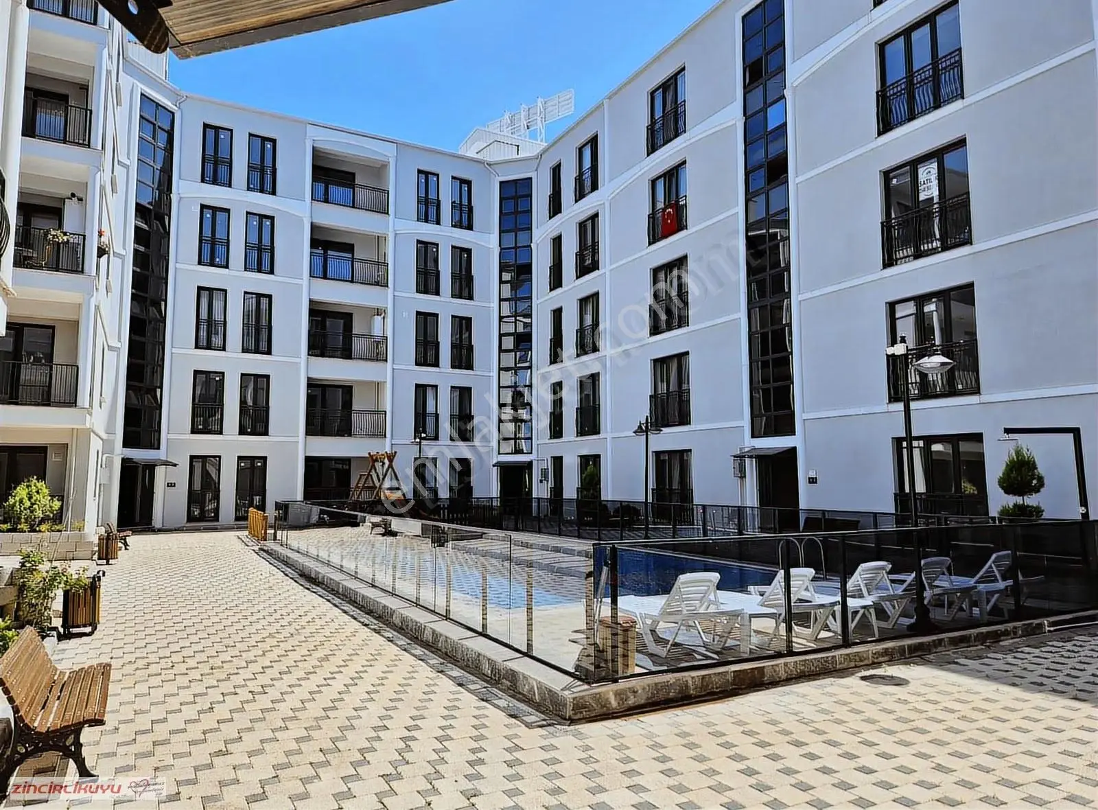 Kentmeydanı Güvenlikli Sitede Önüaçık Otoparklı 3+1 Çatı Dubleks - Görsel 4