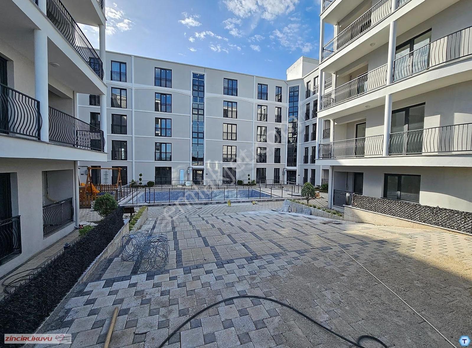 Kent Meydanı Sitede Havuzlu,kapalı Otoparklı Bahçeli 3+1-170m2
