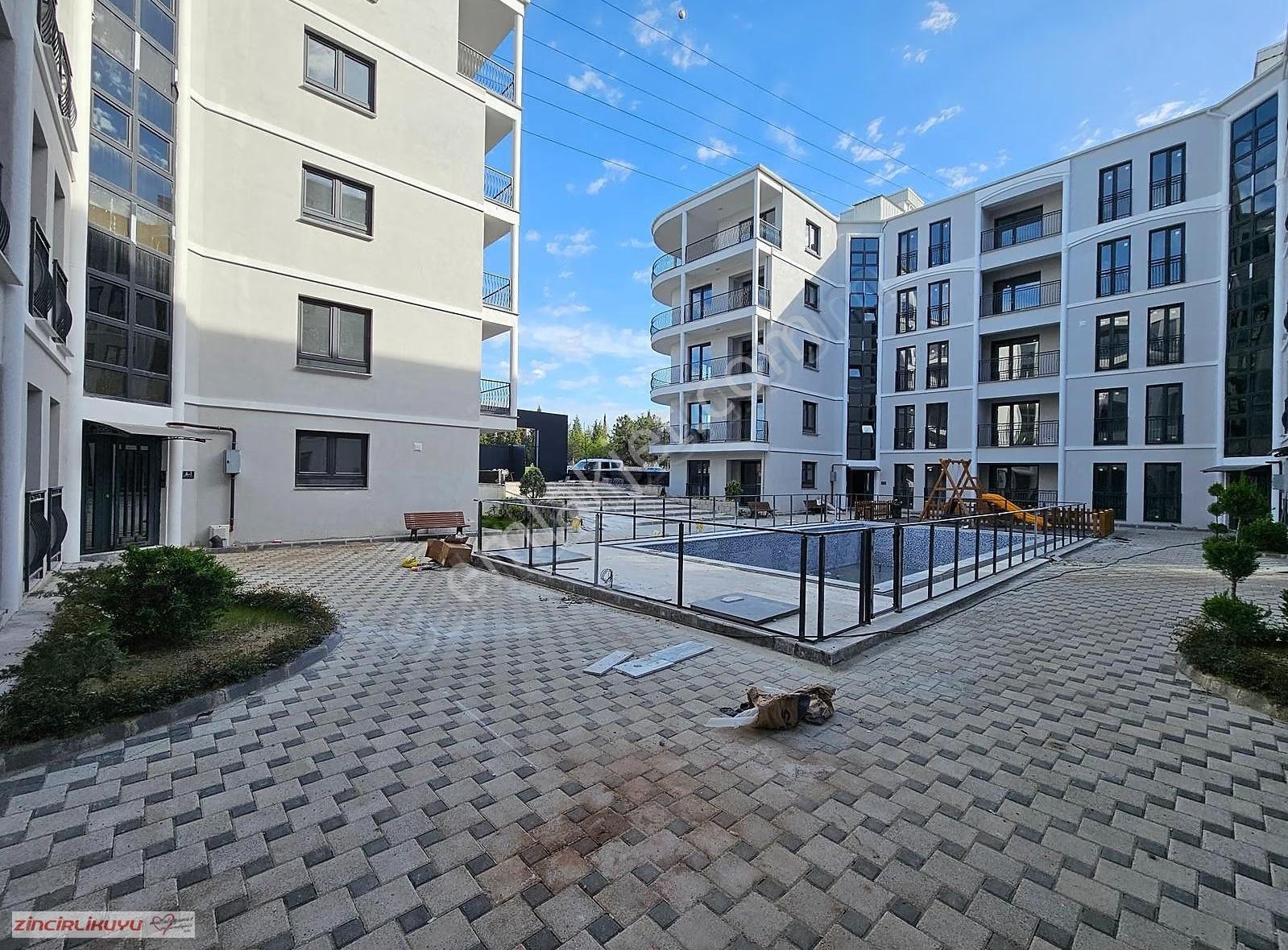 Kent Meydanı Sitede Havuzlu,kapalı Otoparklı Bahçeli 3+1-170m2 - Görsel 13