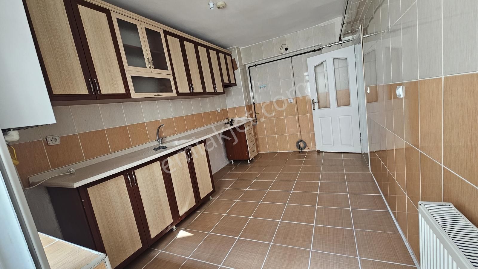 Alsancak'ta Altında Daire Ebv.banyolu Geniş 3+1 Kiralık Daire - Görsel 7