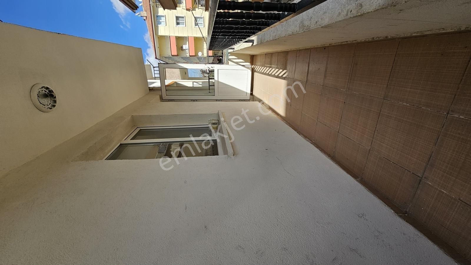 Alsancak'ta Altında Daire Ebv.banyolu Geniş 3+1 Kiralık Daire - Görsel 5