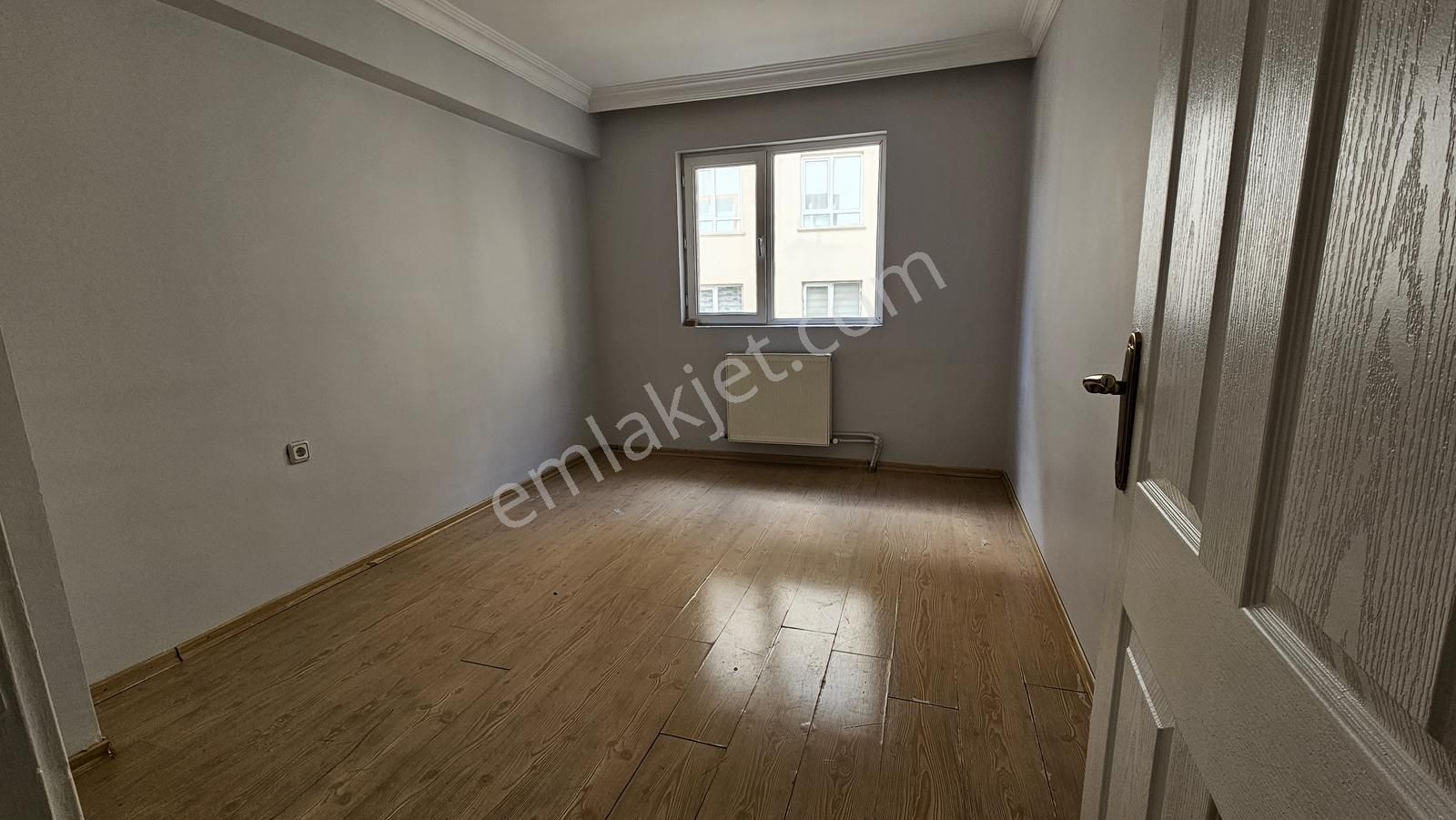 Alsancak'ta Altında Daire Ebv.banyolu Geniş 3+1 Kiralık Daire - Görsel 4