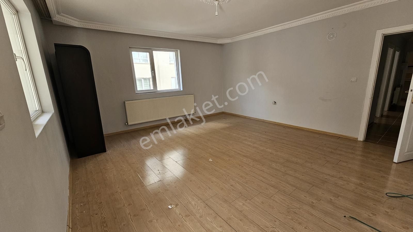 Alsancak'ta Altında Daire Ebv.banyolu Geniş 3+1 Kiralık Daire - Görsel 2