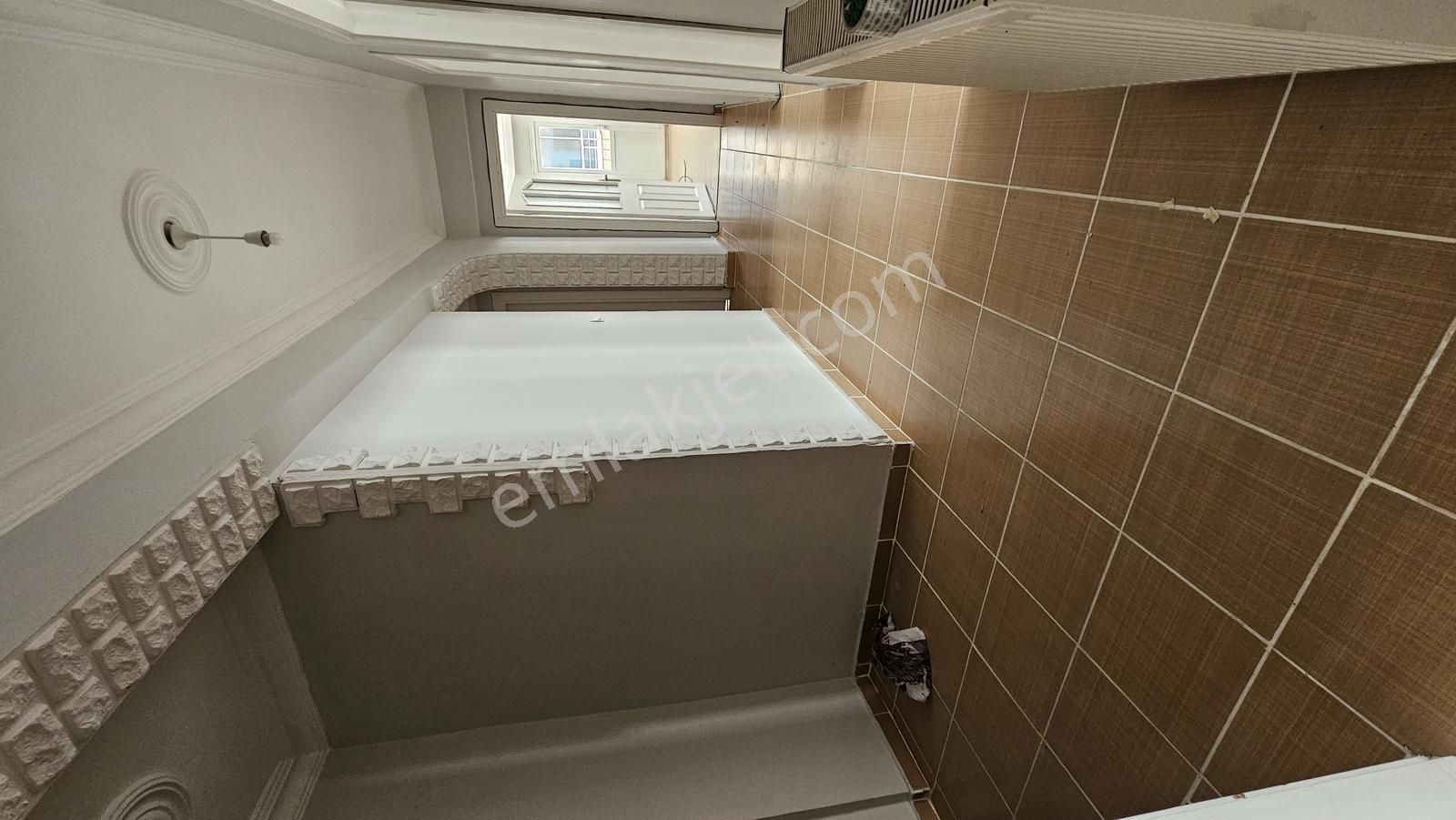 Alsancak'ta Altında Daire Ebv.banyolu Geniş 3+1 Kiralık Daire - Görsel 3