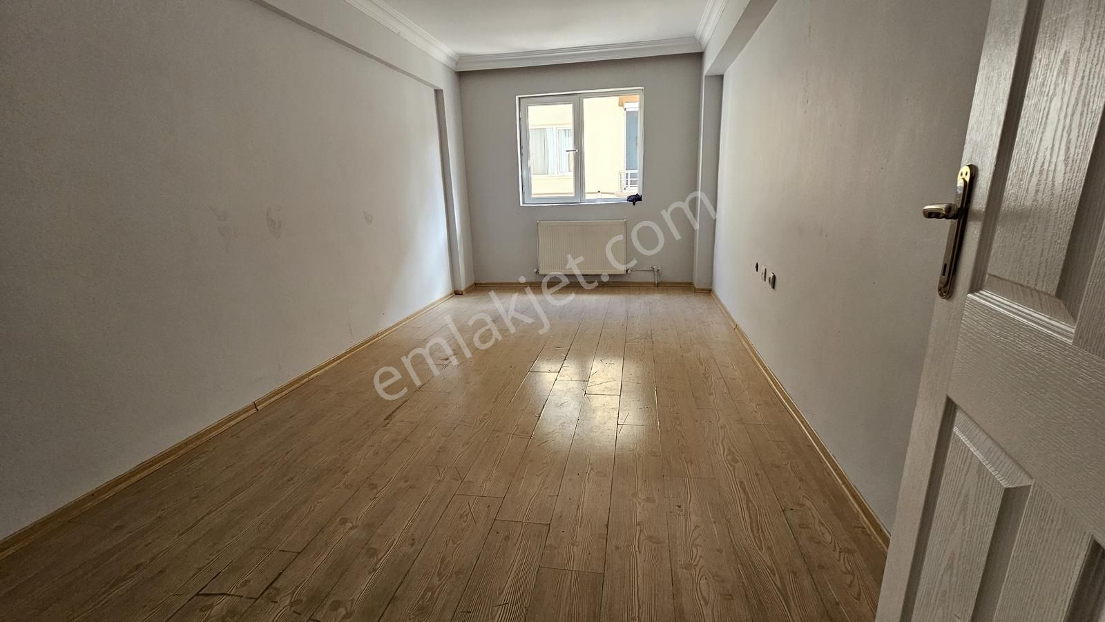 Alsancak'ta Altında Daire Ebv.banyolu Geniş 3+1 Kiralık Daire - Görsel 9