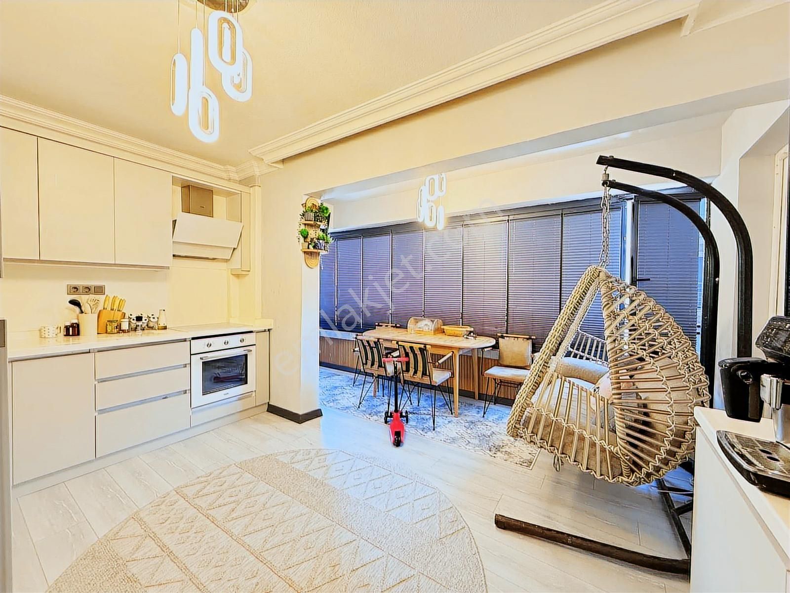 Böylesini Bulamazsın! Özel Yapım 3+1 Ayrı Mutfak Katta Tek - Görsel 15