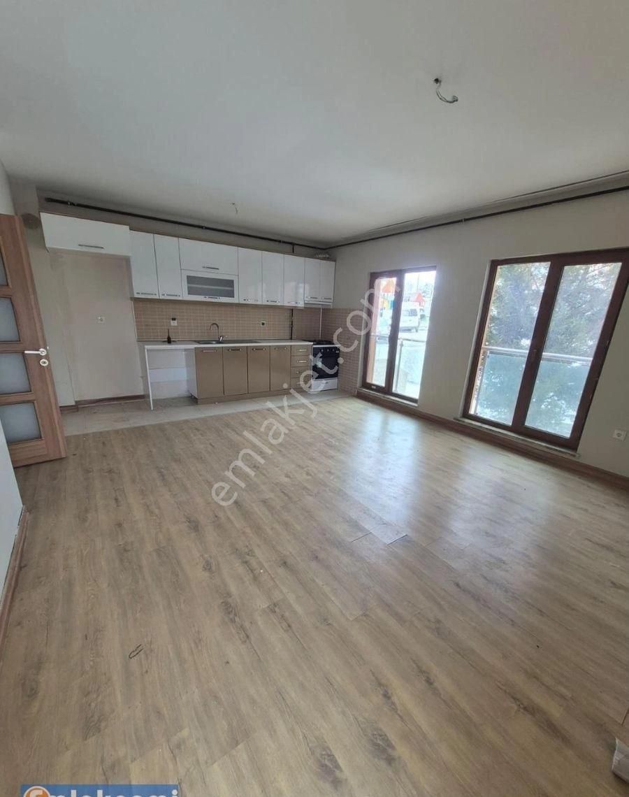 Emlaknomi'den 3.etap Tokide Satılık 1+1 Fırsat Daire > İlan No:95399