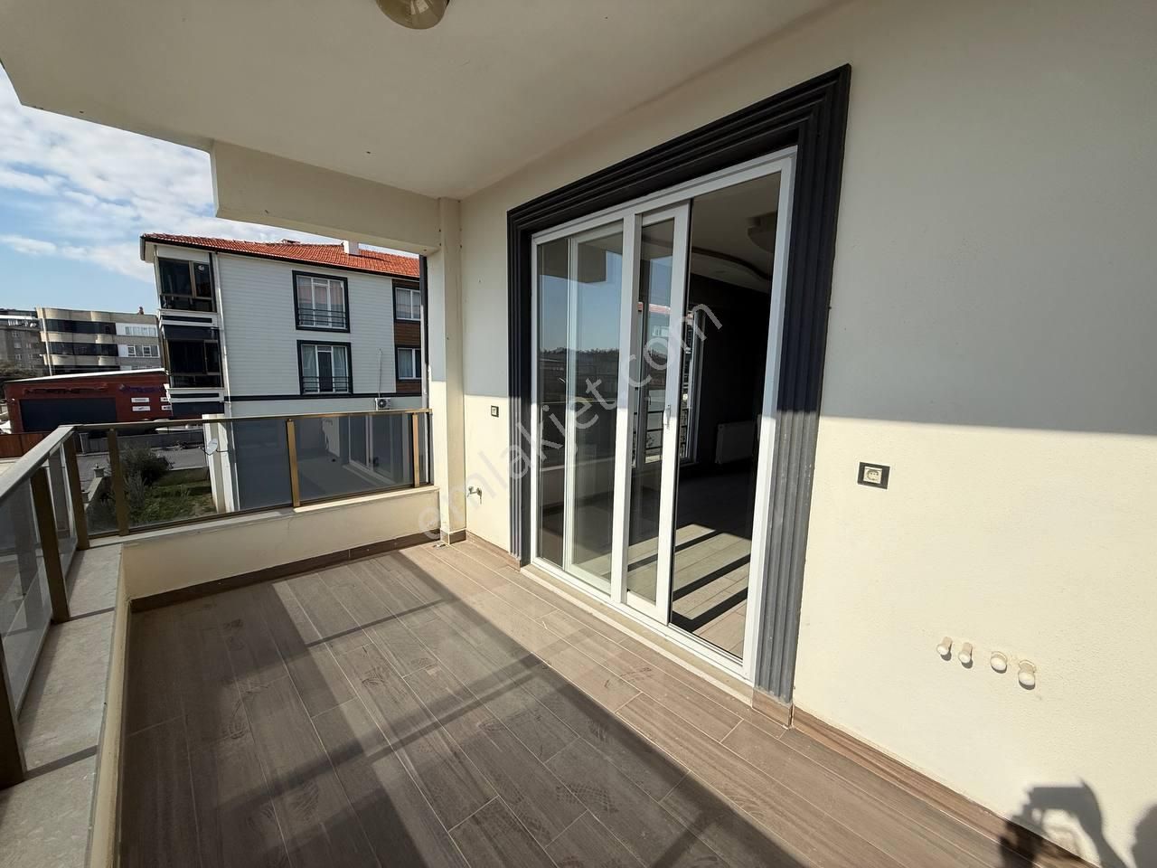Uytun'dan Kadıköyde 3 Katlı Binada Geniş Kullanışlı 2+1 Daire - Görsel 15