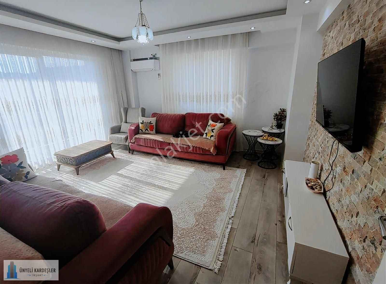 Hüdai Oral Caddesi'nde Satılık 2+1 Daire