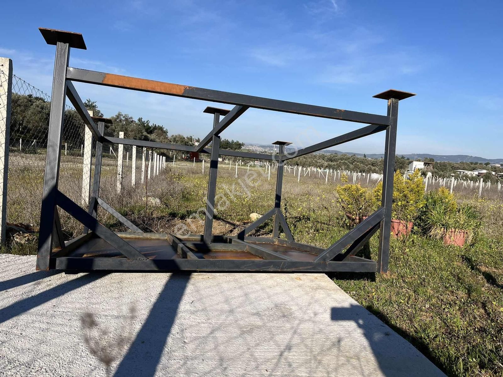 Torbalı Ormanköy De Yolu Suyu Elektriği Olan 896 M2 Zeytinlik