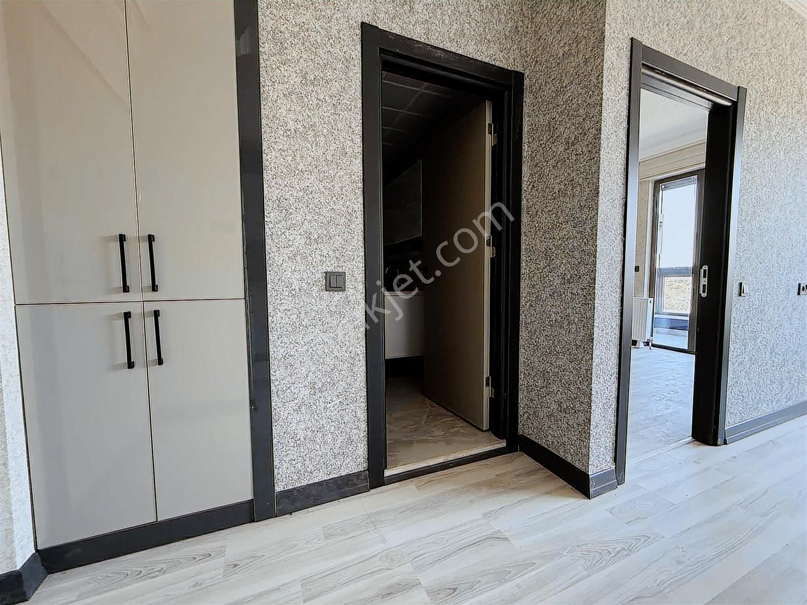 Alaçatı'dan/cam Balkonlu/oturuma Hazır/geniş Ve Kullanışlı 1+1 - Görsel 12
