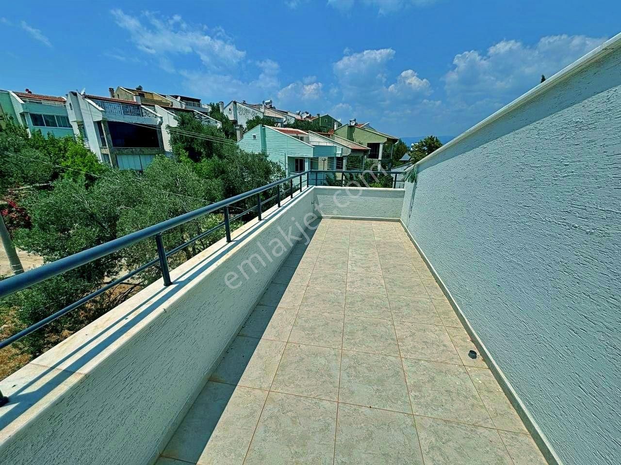 Uytundan Pelitköyde Denize 300 Metre Bahçeli 6+2 Müstakil Villa - Görsel 21