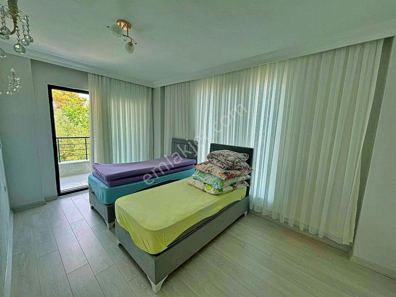 Uytundan Pelitköyde Denize 300 Metre Bahçeli 6+2 Müstakil Villa - Görsel 12