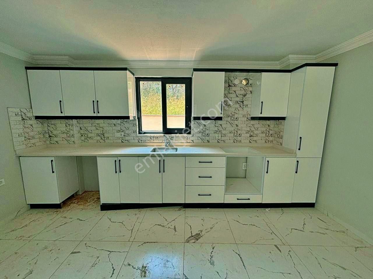 Uytundan Pelitköyde Denize 300 Metre Bahçeli 6+2 Müstakil Villa - Görsel 8