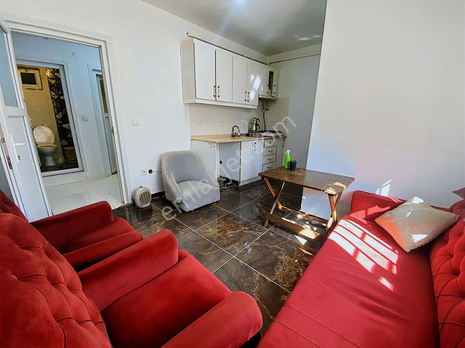 Yenidoğan Mah. Merkez Konumda Kısmi Eşyalı 1+1 Kiralık