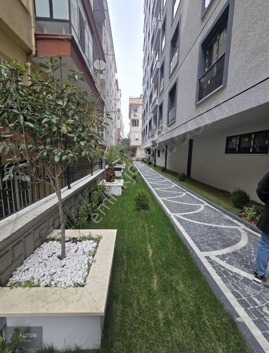 Cennet Mah.metrobüs Dibinde Otoparklı 90m2sıfır 2+1 Arakat Daire