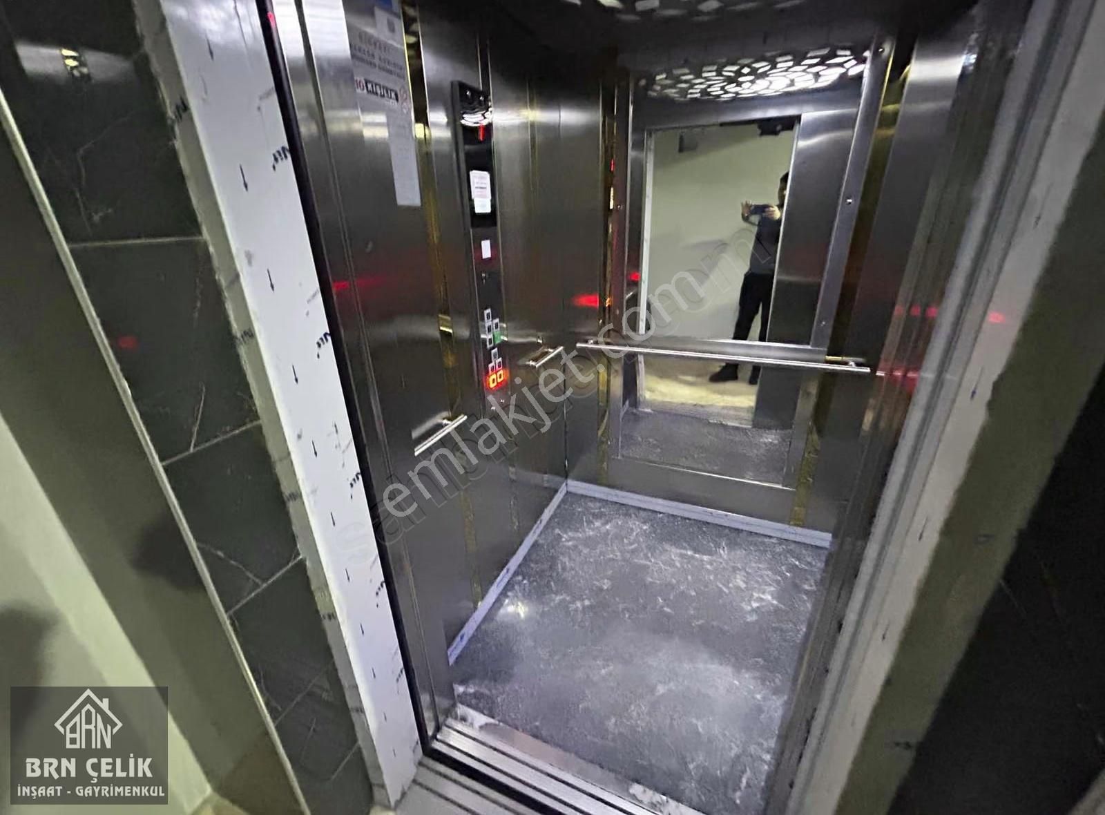 Brn Çelik İnşaat'tan Cevatpaşa Mah Tramvaya Yakın Lüx 142m2 3+1 - Görsel 15