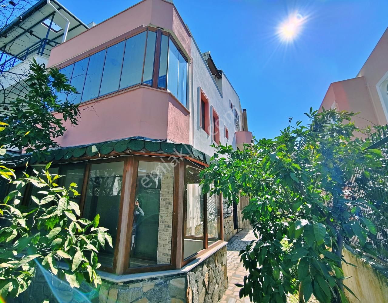 Uytundan Akçay Yenimahalle'de Denize 50 Metre Satılık 3+1 Villa