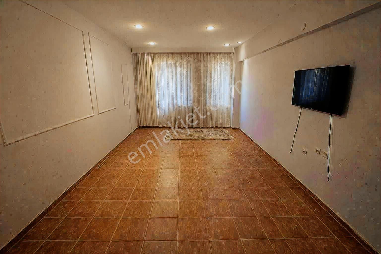 Dağlı !gayrimenkul'den 3+1 Cadde Üzeri Otobüs Güzergahı Daire