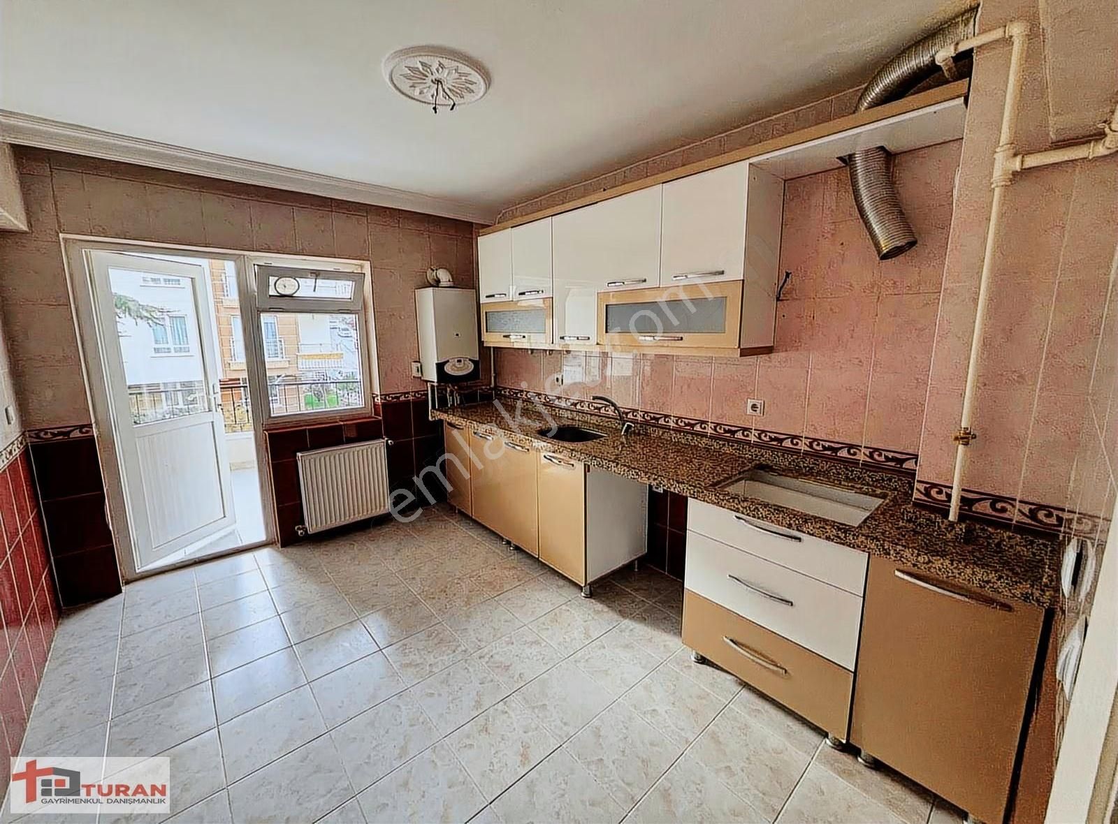 Estergon Caddesi Paraleli 150m2 3+1 Kiralık Daire**