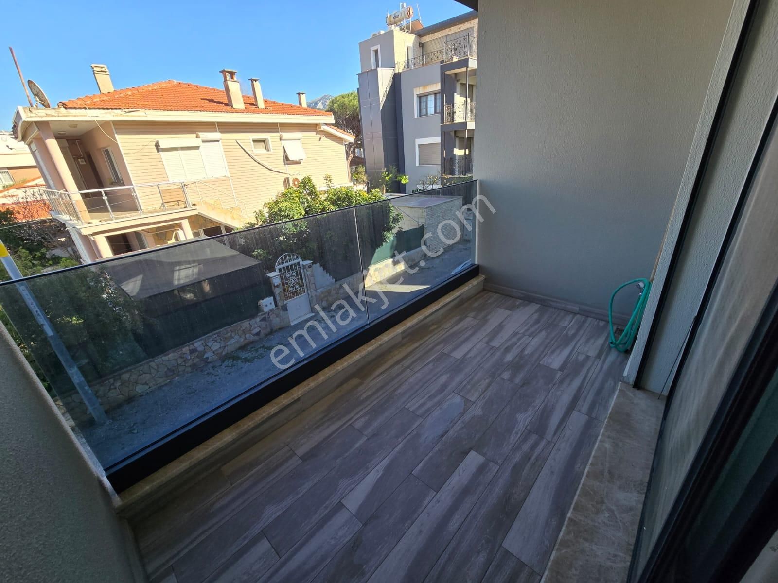 Güzelbahçe Maltepe'de Mükemmel Konumda Satılık Villa - Görsel 21