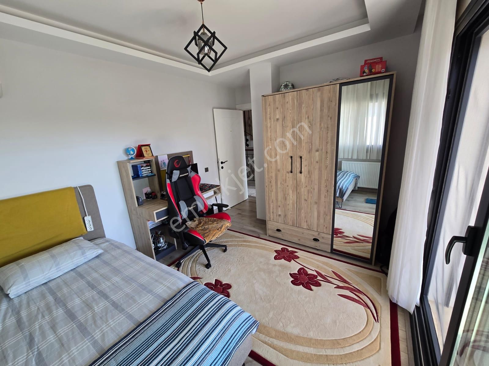 Güzelbahçe Maltepe'de Mükemmel Konumda Satılık Villa - Görsel 24