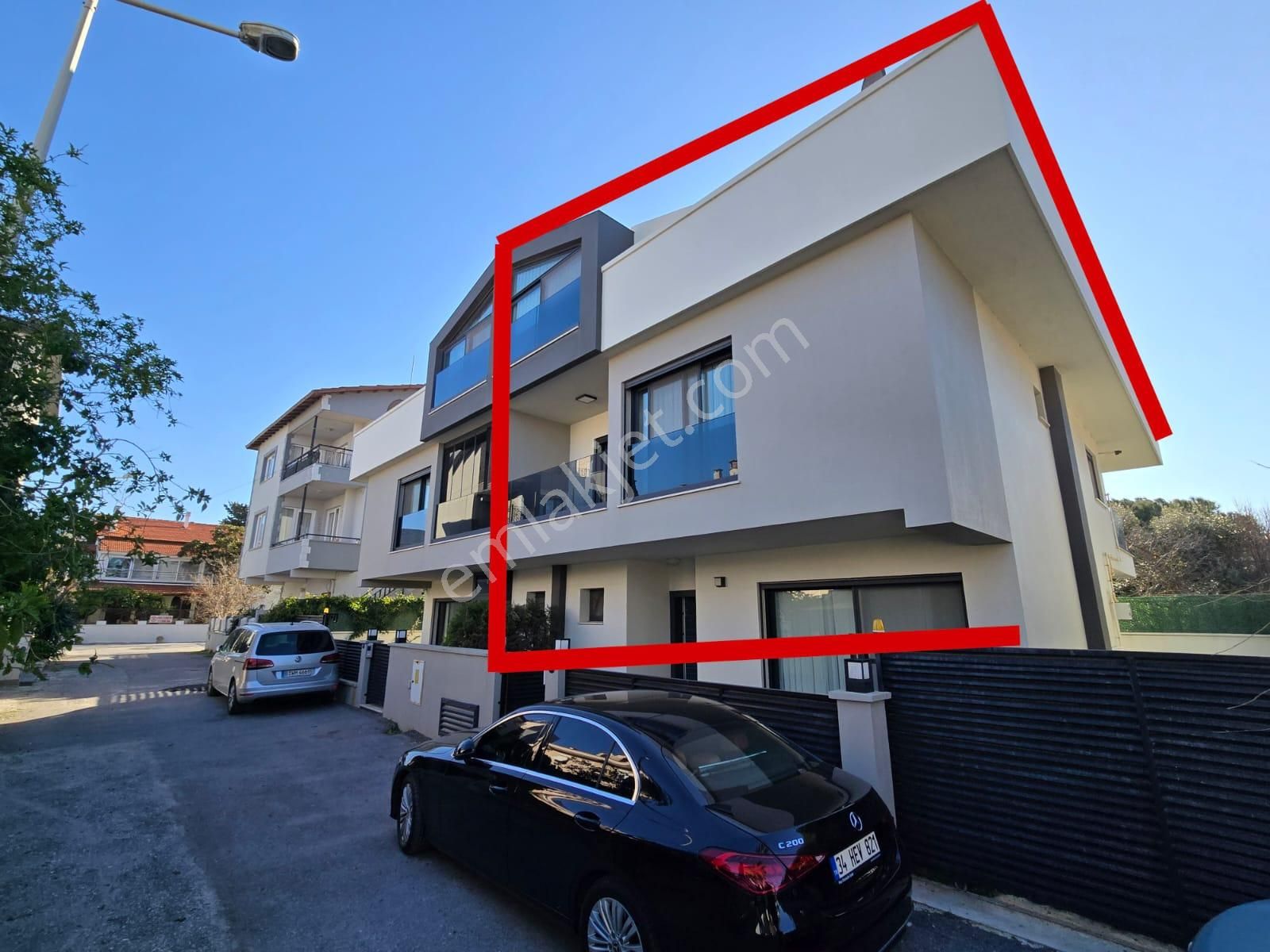 Güzelbahçe Maltepe'de Mükemmel Konumda Satılık Villa