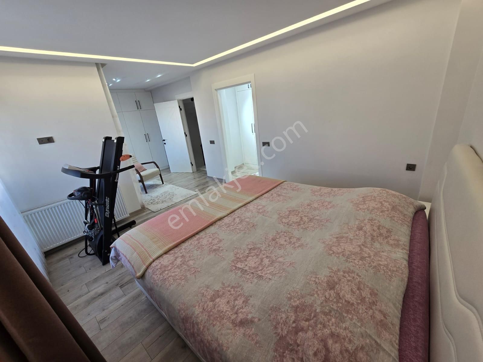 Güzelbahçe Maltepe'de Mükemmel Konumda Satılık Villa - Görsel 17