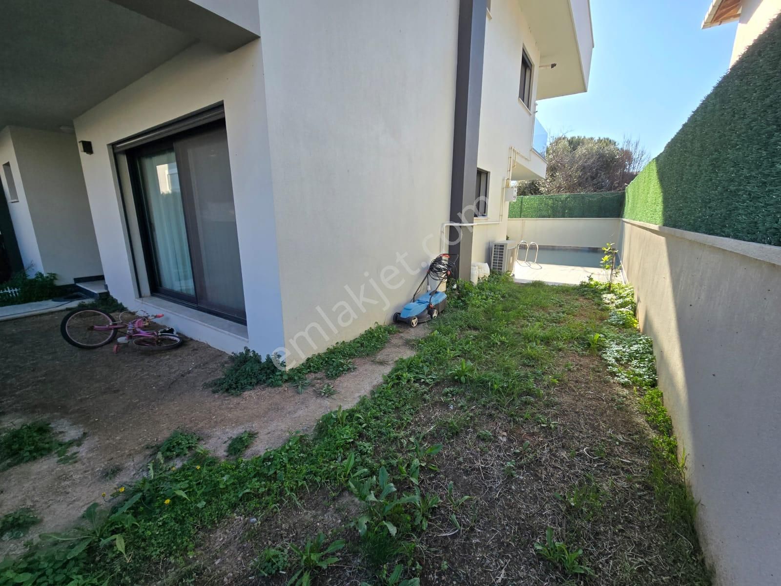 Güzelbahçe Maltepe'de Mükemmel Konumda Satılık Villa - Görsel 33