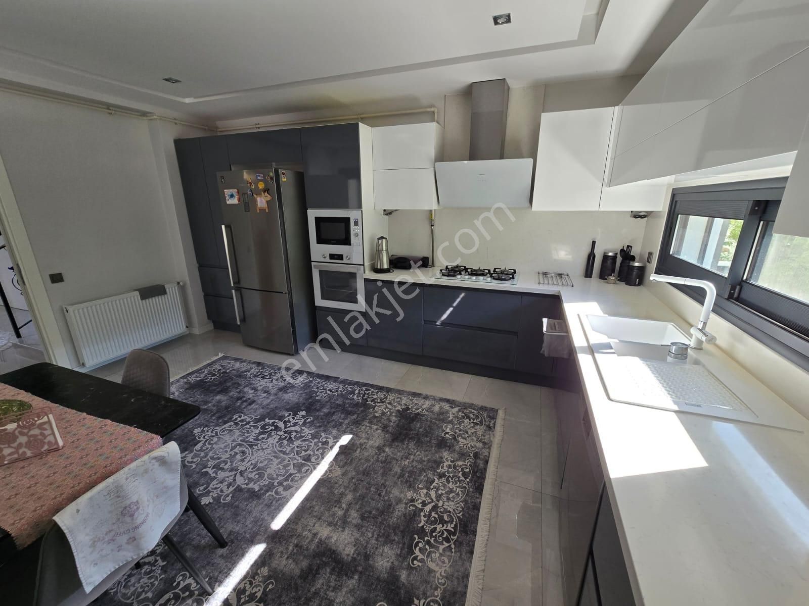 Güzelbahçe Maltepe'de Mükemmel Konumda Satılık Villa - Görsel 13