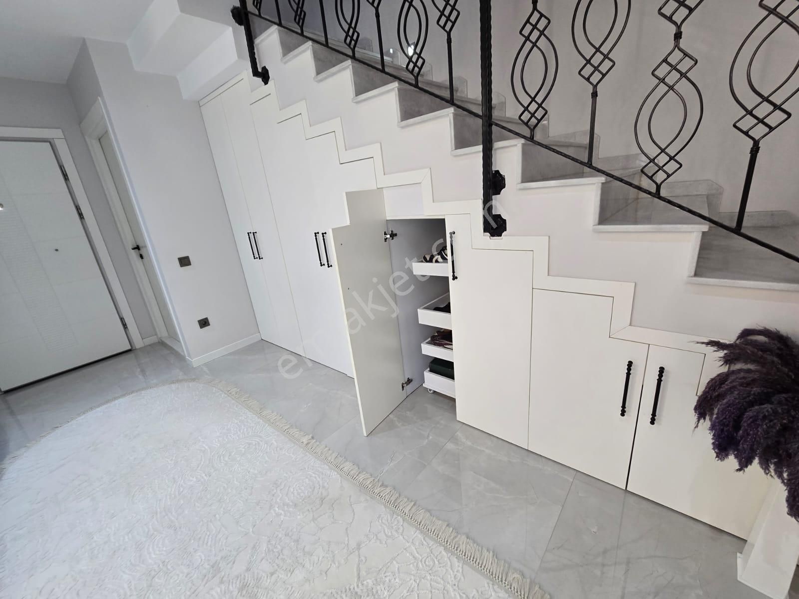 Güzelbahçe Maltepe'de Mükemmel Konumda Satılık Villa - Görsel 7