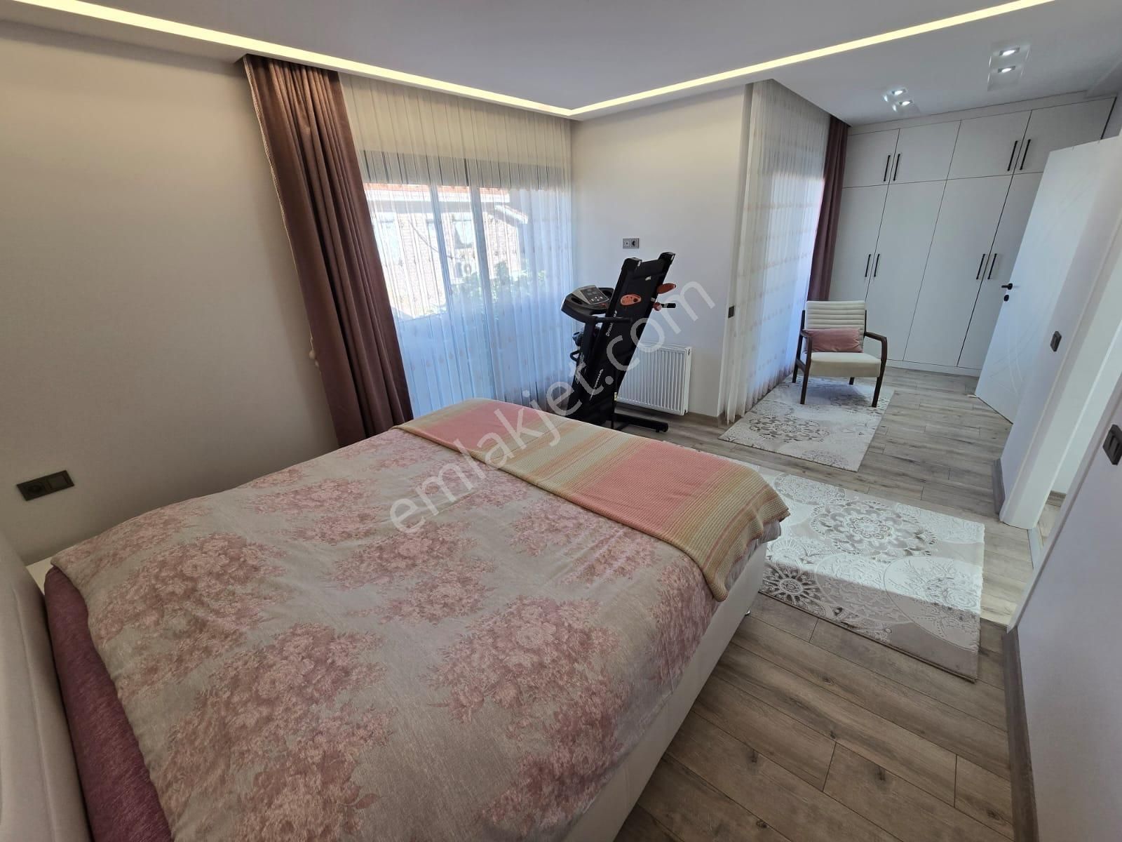 Güzelbahçe Maltepe'de Mükemmel Konumda Satılık Villa - Görsel 18