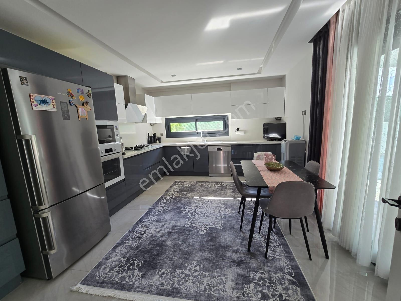 Güzelbahçe Maltepe'de Mükemmel Konumda Satılık Villa - Görsel 12