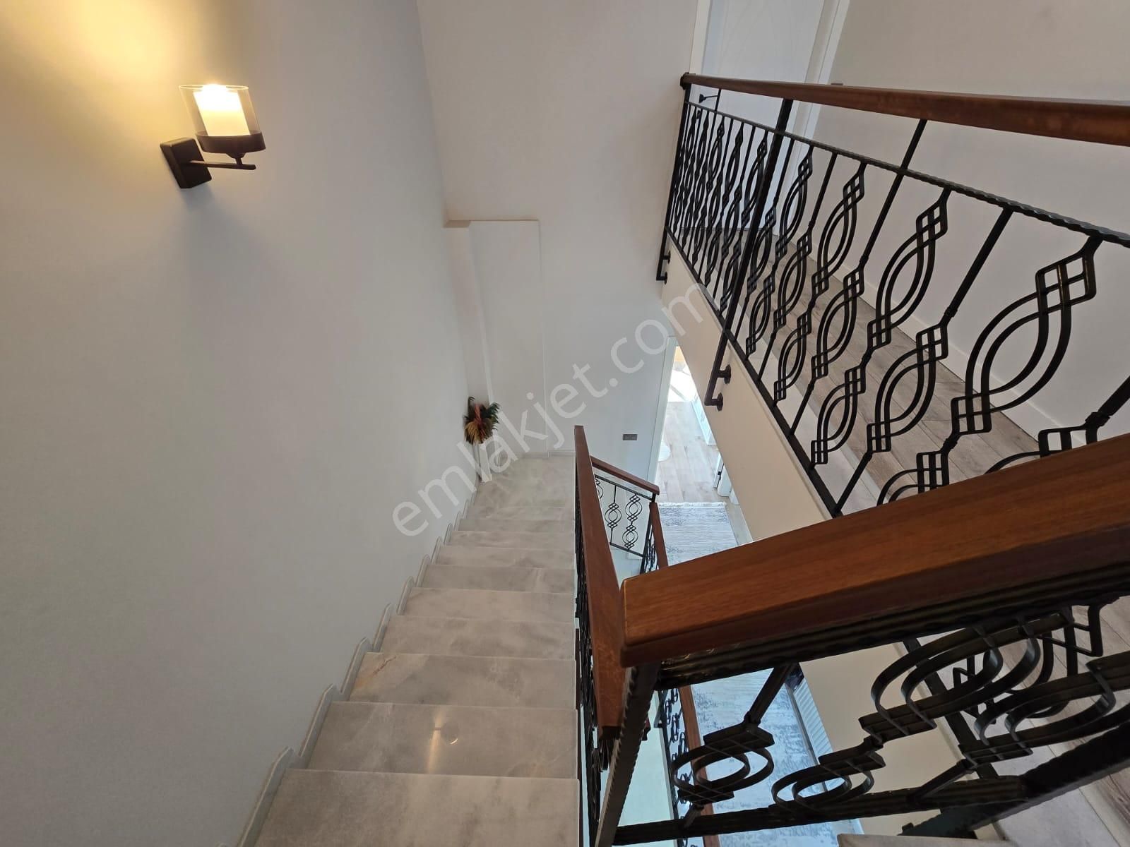 Güzelbahçe Maltepe'de Mükemmel Konumda Satılık Villa - Görsel 27