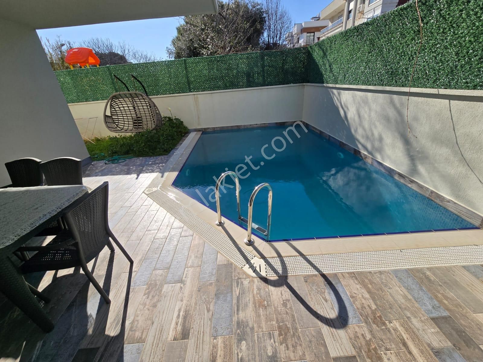 Güzelbahçe Maltepe'de Mükemmel Konumda Satılık Villa - Görsel 32