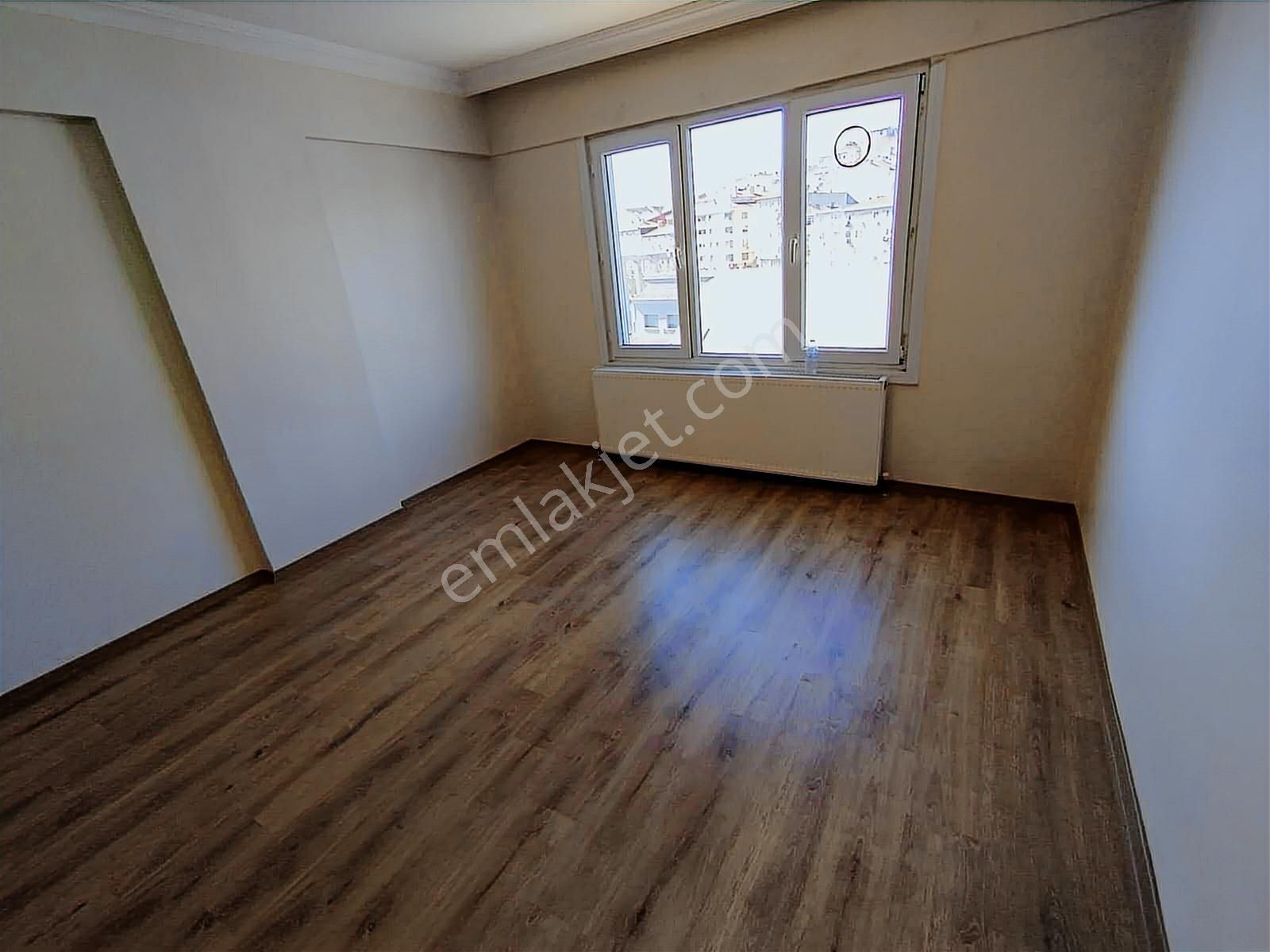 Hasanpaşa'da Gazhane'ye Komşu İçi A Dan Z'ye Yenilenmiş Balkonlu Ara Kat 2+1 Kiralık Daire - Görsel 17